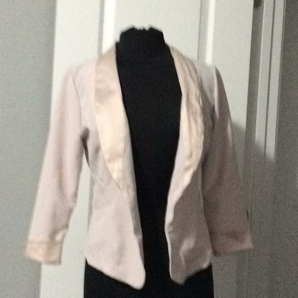 Blazer - Picture 5 of 5